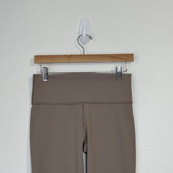 NWT Fabletics Define High Waisted 7/8 Leggings Size M Dessert Shadow - Picture 4 of 12